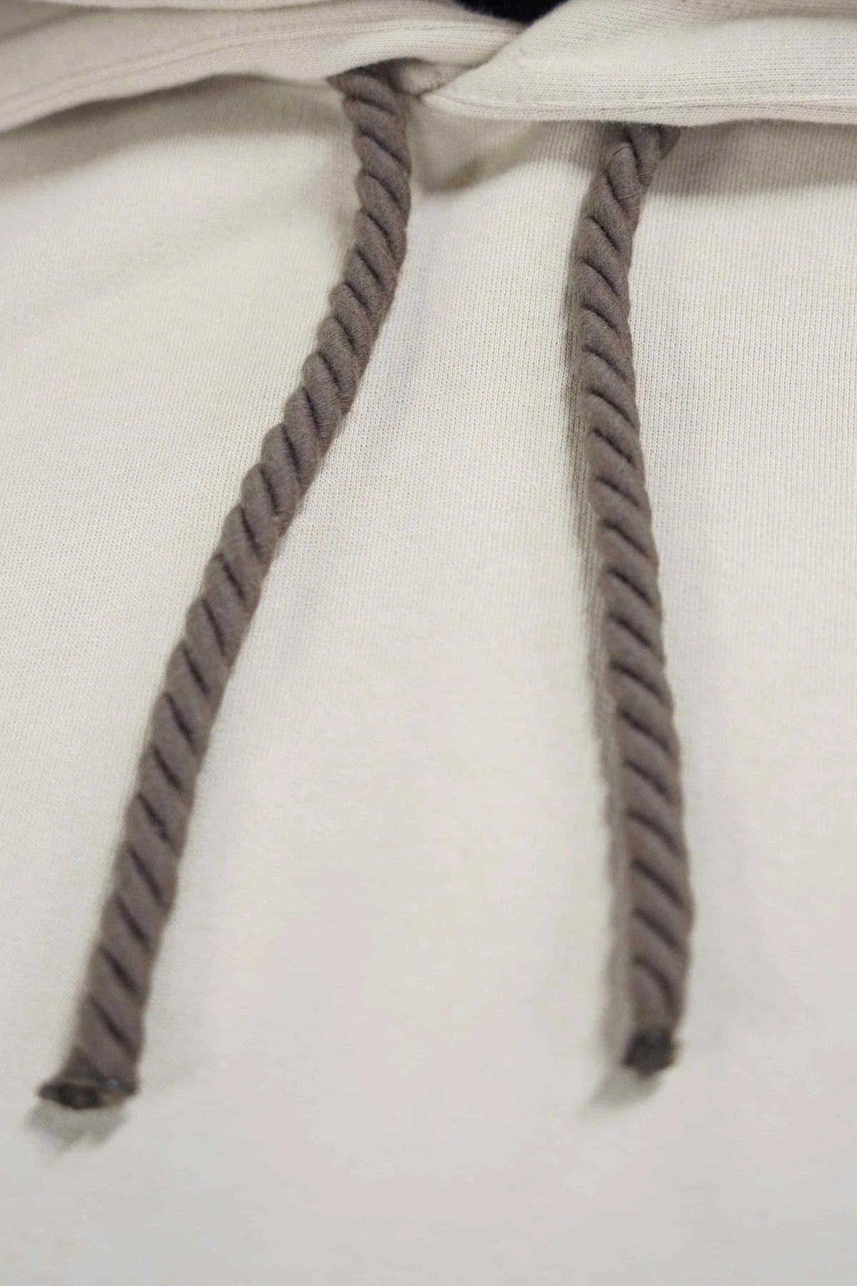 SYNAWORLDTracksuit
CreamStyle
EverydayWear
MinimalistChic
PerformanceComfort