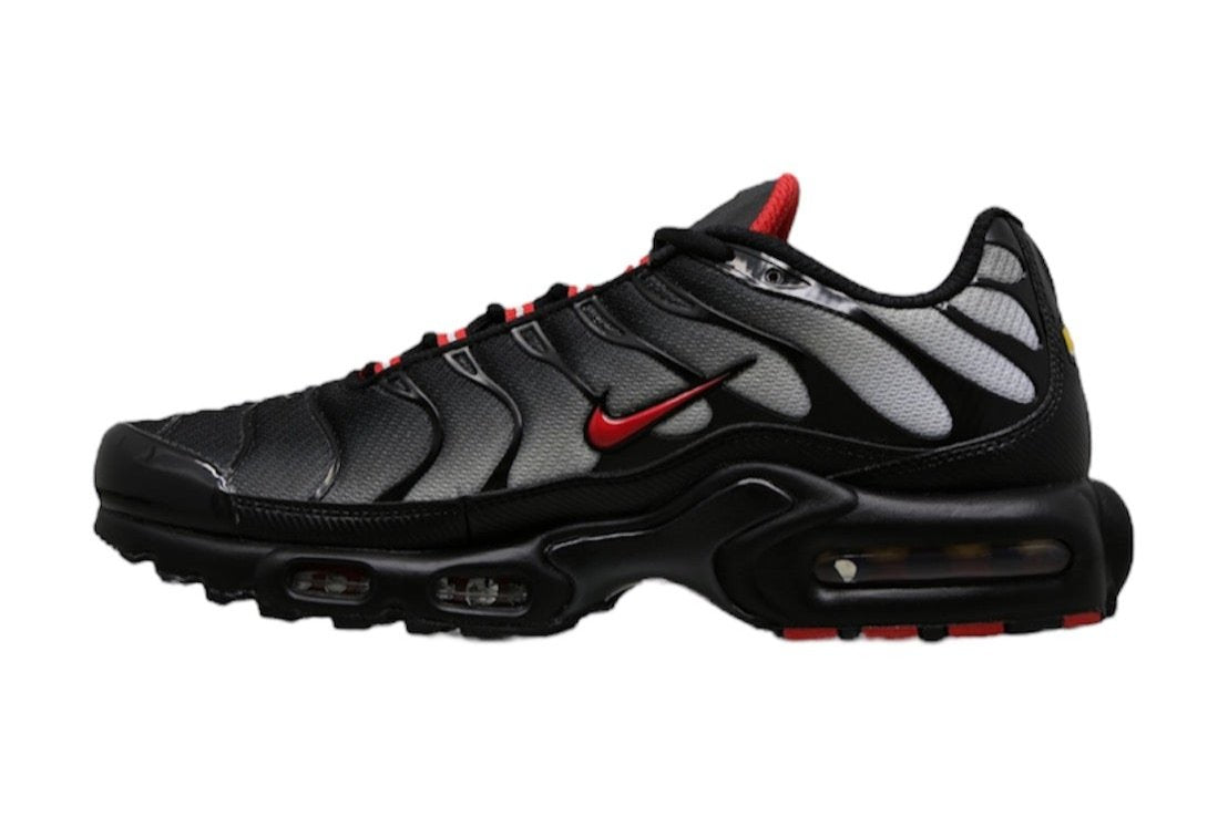 NikeAirMaxPlus
DraculaEdition
TunedAirCushioning
BlackAndRedSneakers
BoldStreetwear
GothicFashion
NikeAirComfort
SneakerHeadStyle